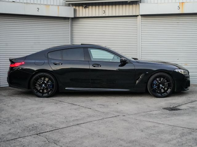 ８シリーズ Ｍ８５０ｉ　ｘＤｒｉｖｅ　グランクーペ　Ｍパフォーマンス／ブラックカスタム／２０インチＡＷ／コニャックレザー／シートヒーター・クーラー／ＨＵＤ／Ｍブレーキ／サンルーフ／アクティブクルーズコントロール／アンビエントライト／無線カープレイ（23枚目）