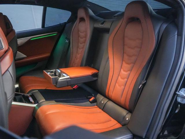 ８シリーズ Ｍ８５０ｉ　ｘＤｒｉｖｅ　グランクーペ　Ｍパフォーマンス／ブラックカスタム／２０インチＡＷ／コニャックレザー／シートヒーター・クーラー／ＨＵＤ／Ｍブレーキ／サンルーフ／アクティブクルーズコントロール／アンビエントライト／無線カープレイ（31枚目）