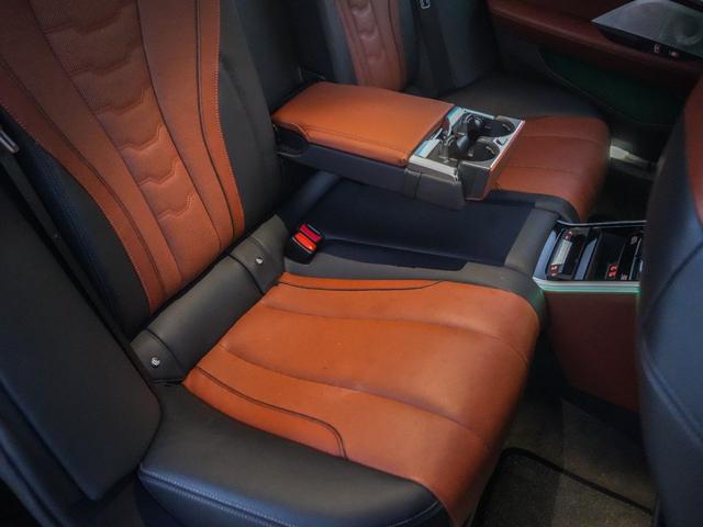 ８シリーズ Ｍ８５０ｉ　ｘＤｒｉｖｅ　グランクーペ　Ｍパフォーマンス／ブラックカスタム／２０インチＡＷ／コニャックレザー／シートヒーター・クーラー／ＨＵＤ／Ｍブレーキ／サンルーフ／アクティブクルーズコントロール／アンビエントライト／無線カープレイ（33枚目）