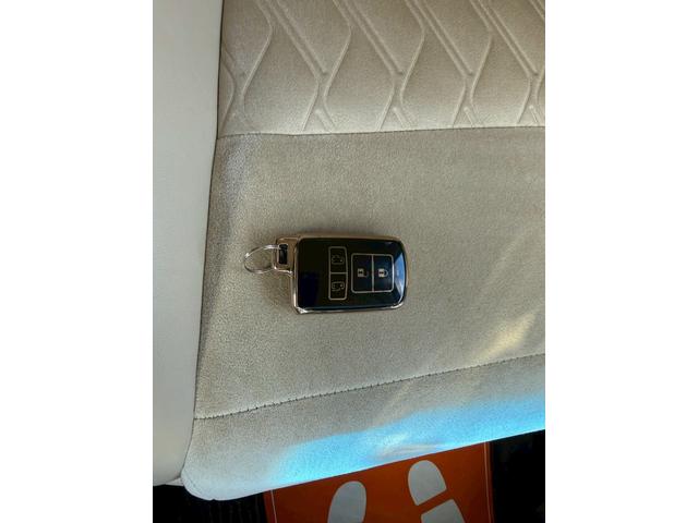 ヴェルファイア 2.5V 両側パワースライドドア 外品20インチアルミホイール ブレーキホールド オートエアコン リアエアコン ナビNSZT-Y64T パワーウインドウ バックカメラ ウインカーミラー LEDテール ETC(31枚目)