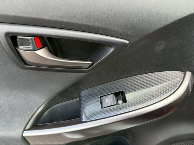 プリウス 　ＳＧ’ｓ★全席パワーウインドウ★純正１８インチホイール★ステアリングスイッチ★ＥＴＣ★地デジＴＶ★カーボン調パネル★前後ドライブレコーダー★レーダー探知機★ウインカーミラー★ＬＥＤテール★（18枚目）