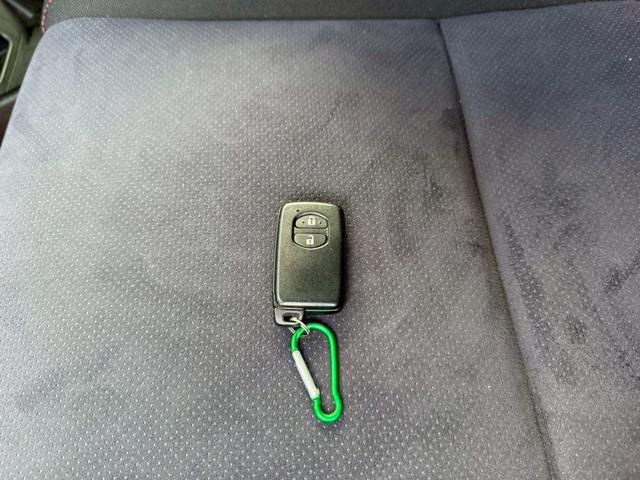 プリウス 　ＳＧ’ｓ★全席パワーウインドウ★純正１８インチホイール★ステアリングスイッチ★ＥＴＣ★地デジＴＶ★カーボン調パネル★前後ドライブレコーダー★レーダー探知機★ウインカーミラー★ＬＥＤテール★（22枚目）