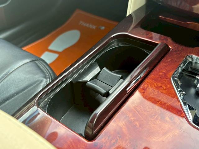 クラウンマジェスタ Fバージョン ★マジェスタFバージョン★シートメモリー★オートハイビーム★電動格納ミラースマートキー★プッシュスタート★バックカメラ★ETC★レーダー探知機★LEDルームランプ★ドライブレコーダー★(31枚目)