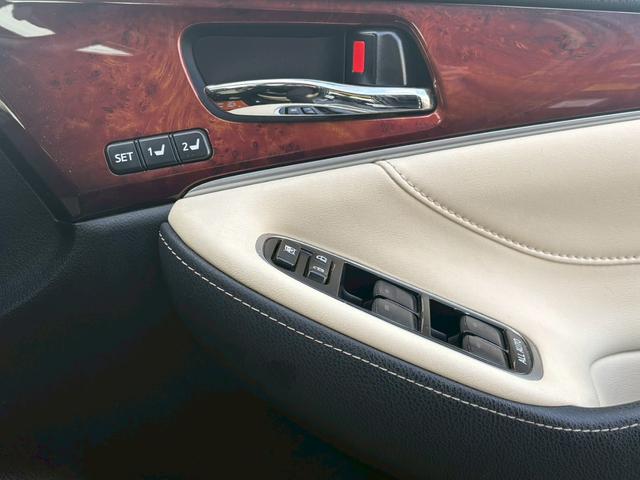 クラウンマジェスタ Fバージョン ★マジェスタFバージョン★シートメモリー★オートハイビーム★電動格納ミラースマートキー★プッシュスタート★バックカメラ★ETC★レーダー探知機★LEDルームランプ★ドライブレコーダー★(32枚目)