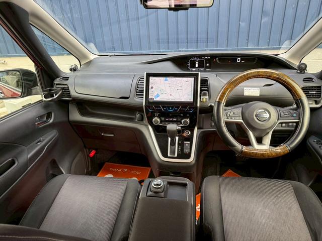 セレナ 　ハイウェイスター　Ｖ★カロッツェリアナビ★バックカメラ★全方位カメラ★衝突軽減装置★ＥＴＣ★両側パワースライドドア★オートライト★ステアリングスイッチ★フリップダウンモニター★デジタルインナーミラー★（4枚目）