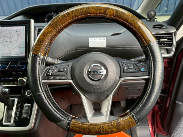 セレナ 　ハイウェイスター　Ｖ★カロッツェリアナビ★バックカメラ★全方位カメラ★衝突軽減装置★ＥＴＣ★両側パワースライドドア★オートライト★ステアリングスイッチ★フリップダウンモニター★デジタルインナーミラー★（8枚目）