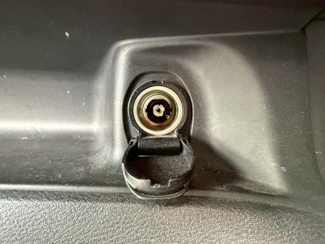 セレナ 　ハイウェイスター　Ｖ★カロッツェリアナビ★バックカメラ★全方位カメラ★衝突軽減装置★ＥＴＣ★両側パワースライドドア★オートライト★ステアリングスイッチ★フリップダウンモニター★デジタルインナーミラー★（33枚目）