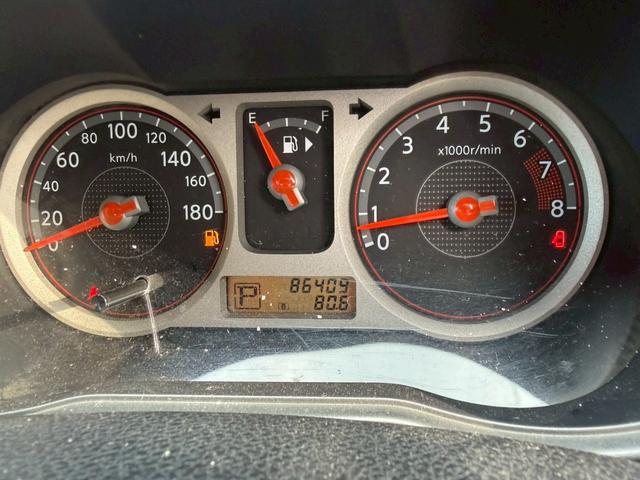 ノート 　★日産ノートＳ　Ｖパッケージ★ナビ★オーディオ★ＡＭ★ＦＭ★ＤＶＤ★バックカメラ★ＥＴＣ★電動格納ミラー★光軸ダイアル★フロアマット★ドアバイザー★ＵＳＢチャージャー★ドリンクフォルダー★（6枚目）