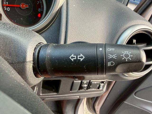 ノート 　★日産ノートＳ　Ｖパッケージ★ナビ★オーディオ★ＡＭ★ＦＭ★ＤＶＤ★バックカメラ★ＥＴＣ★電動格納ミラー★光軸ダイアル★フロアマット★ドアバイザー★ＵＳＢチャージャー★ドリンクフォルダー★（9枚目）