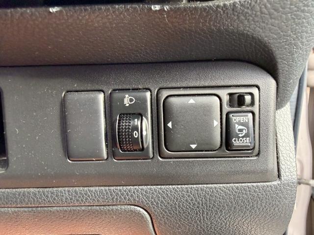 ノート 　★日産ノートＳ　Ｖパッケージ★ナビ★オーディオ★ＡＭ★ＦＭ★ＤＶＤ★バックカメラ★ＥＴＣ★電動格納ミラー★光軸ダイアル★フロアマット★ドアバイザー★ＵＳＢチャージャー★ドリンクフォルダー★（12枚目）