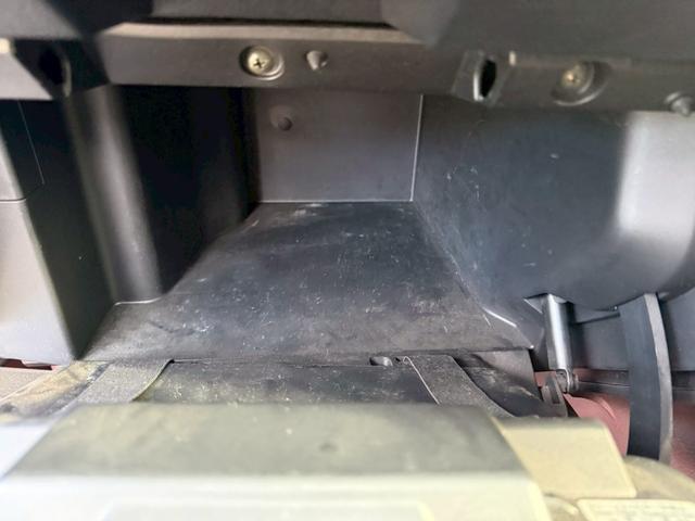 ノート 　★日産ノートＳ　Ｖパッケージ★ナビ★オーディオ★ＡＭ★ＦＭ★ＤＶＤ★バックカメラ★ＥＴＣ★電動格納ミラー★光軸ダイアル★フロアマット★ドアバイザー★ＵＳＢチャージャー★ドリンクフォルダー★（26枚目）