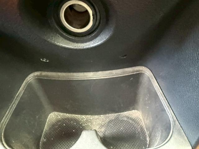 ノート 　★日産ノートＳ　Ｖパッケージ★ナビ★オーディオ★ＡＭ★ＦＭ★ＤＶＤ★バックカメラ★ＥＴＣ★電動格納ミラー★光軸ダイアル★フロアマット★ドアバイザー★ＵＳＢチャージャー★ドリンクフォルダー★（27枚目）