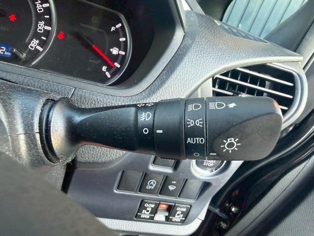 ヴォクシー 　２．０ＺＳ煌　７人乗★アルパイン１０インチナビ★地デジＴＶ★両側パワースライドドア★アイドリングストップ★プッシュスタート★ＥＴＣ★１８インチ社外ホイール★シートカバー★スマートキー★バックカメラ★（12枚目）