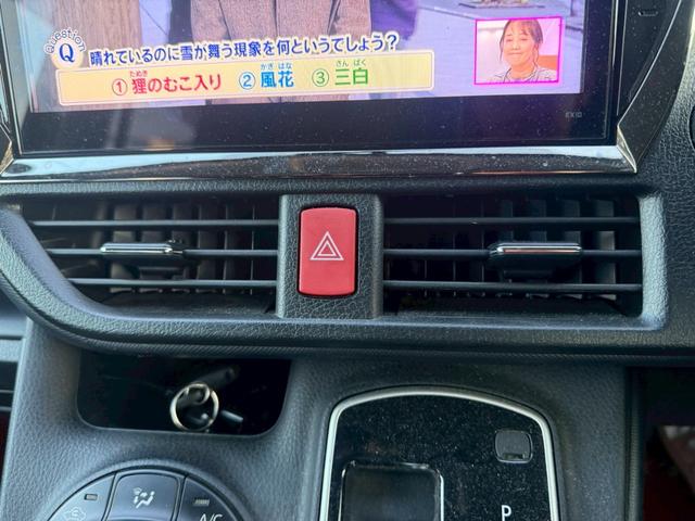 ヴォクシー 　２．０ＺＳ煌　７人乗★アルパイン１０インチナビ★地デジＴＶ★両側パワースライドドア★アイドリングストップ★プッシュスタート★ＥＴＣ★１８インチ社外ホイール★シートカバー★スマートキー★バックカメラ★（17枚目）