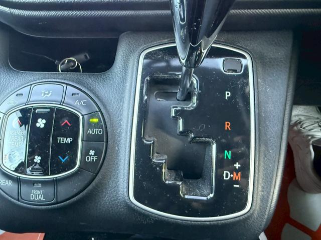 ヴォクシー 　２．０ＺＳ煌　７人乗★アルパイン１０インチナビ★地デジＴＶ★両側パワースライドドア★アイドリングストップ★プッシュスタート★ＥＴＣ★１８インチ社外ホイール★シートカバー★スマートキー★バックカメラ★（18枚目）