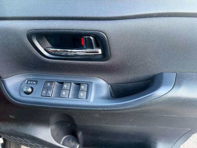 ヴォクシー 　２．０ＺＳ煌　７人乗★アルパイン１０インチナビ★地デジＴＶ★両側パワースライドドア★アイドリングストップ★プッシュスタート★ＥＴＣ★１８インチ社外ホイール★シートカバー★スマートキー★バックカメラ★（23枚目）