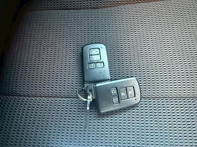 ヴォクシー 　２．０ＺＳ煌　７人乗★アルパイン１０インチナビ★地デジＴＶ★両側パワースライドドア★アイドリングストップ★プッシュスタート★ＥＴＣ★１８インチ社外ホイール★シートカバー★スマートキー★バックカメラ★（37枚目）