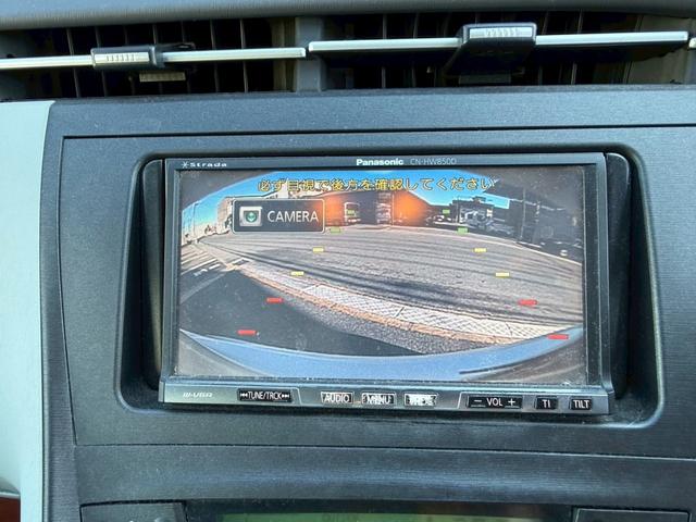 プリウス Ｓツーリングセレクション　★地デジＴＶ★バックカメラ★プッシュスタート★スマートキー★ステアリングスイッチ★オートライト★コーナーポール★ＥＴＣ★ウインカーミラー★フォグライト★純正１７インチホイール★ドアバイザー★（7枚目）