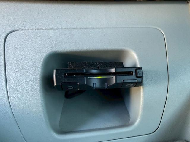 プリウス Ｓツーリングセレクション　★地デジＴＶ★バックカメラ★プッシュスタート★スマートキー★ステアリングスイッチ★オートライト★コーナーポール★ＥＴＣ★ウインカーミラー★フォグライト★純正１７インチホイール★ドアバイザー★（16枚目）