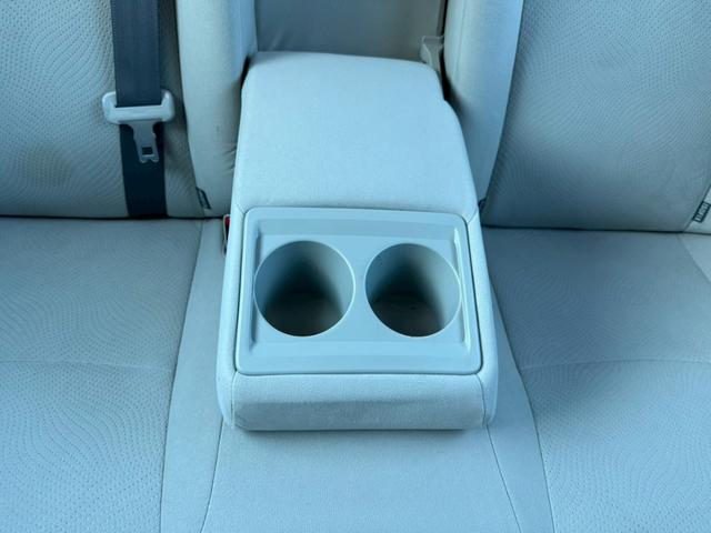 プリウス Ｓツーリングセレクション　★地デジＴＶ★バックカメラ★プッシュスタート★スマートキー★ステアリングスイッチ★オートライト★コーナーポール★ＥＴＣ★ウインカーミラー★フォグライト★純正１７インチホイール★ドアバイザー★（26枚目）