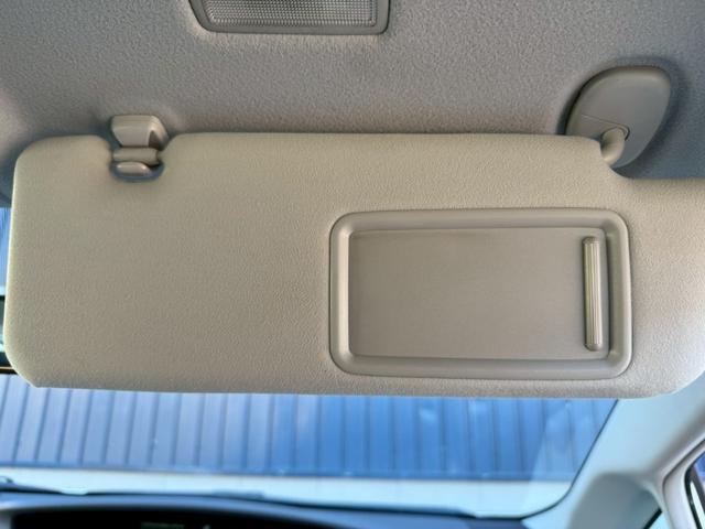 プリウス Ｓツーリングセレクション　★地デジＴＶ★バックカメラ★プッシュスタート★スマートキー★ステアリングスイッチ★オートライト★コーナーポール★ＥＴＣ★ウインカーミラー★フォグライト★純正１７インチホイール★ドアバイザー★（30枚目）