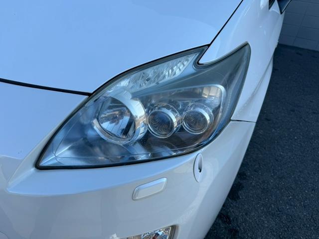 プリウス Ｓツーリングセレクション　★地デジＴＶ★バックカメラ★プッシュスタート★スマートキー★ステアリングスイッチ★オートライト★コーナーポール★ＥＴＣ★ウインカーミラー★フォグライト★純正１７インチホイール★ドアバイザー★（36枚目）