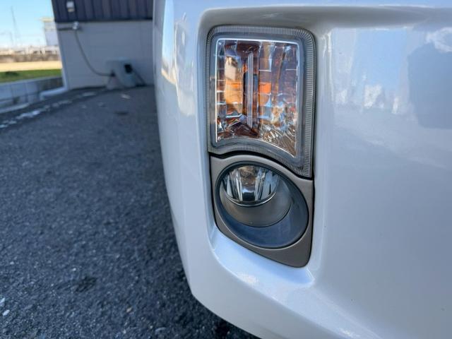 プリウス Ｓツーリングセレクション　★地デジＴＶ★バックカメラ★プッシュスタート★スマートキー★ステアリングスイッチ★オートライト★コーナーポール★ＥＴＣ★ウインカーミラー★フォグライト★純正１７インチホイール★ドアバイザー★（44枚目）