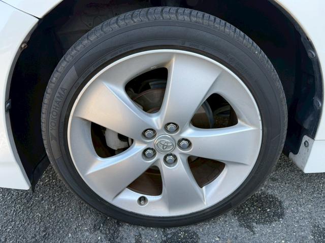 プリウス Ｓツーリングセレクション　★地デジＴＶ★バックカメラ★プッシュスタート★スマートキー★ステアリングスイッチ★オートライト★コーナーポール★ＥＴＣ★ウインカーミラー★フォグライト★純正１７インチホイール★ドアバイザー★（49枚目）