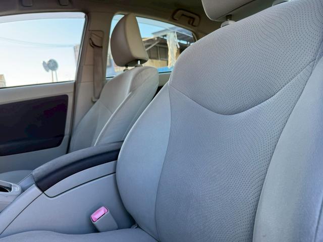 プリウス Ｓツーリングセレクション　★地デジＴＶ★バックカメラ★プッシュスタート★スマートキー★ステアリングスイッチ★オートライト★コーナーポール★ＥＴＣ★ウインカーミラー★フォグライト★純正１７インチホイール★ドアバイザー★（52枚目）