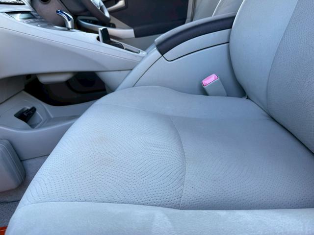 プリウス Ｓツーリングセレクション　★地デジＴＶ★バックカメラ★プッシュスタート★スマートキー★ステアリングスイッチ★オートライト★コーナーポール★ＥＴＣ★ウインカーミラー★フォグライト★純正１７インチホイール★ドアバイザー★（53枚目）
