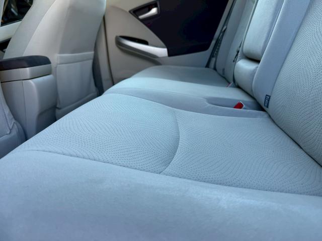 プリウス Ｓツーリングセレクション　★地デジＴＶ★バックカメラ★プッシュスタート★スマートキー★ステアリングスイッチ★オートライト★コーナーポール★ＥＴＣ★ウインカーミラー★フォグライト★純正１７インチホイール★ドアバイザー★（55枚目）