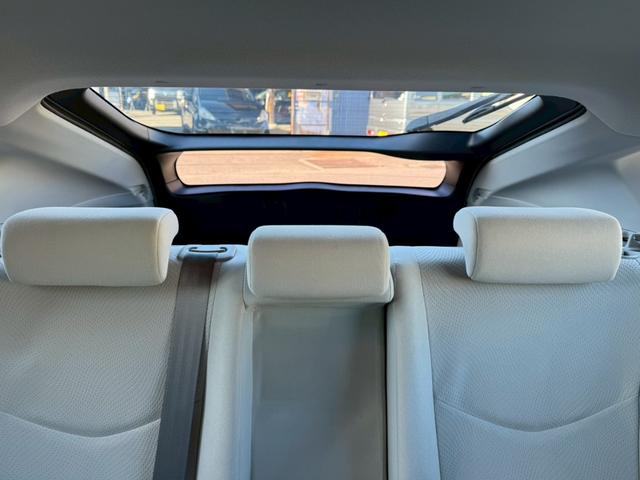 プリウス Ｓツーリングセレクション　★地デジＴＶ★バックカメラ★プッシュスタート★スマートキー★ステアリングスイッチ★オートライト★コーナーポール★ＥＴＣ★ウインカーミラー★フォグライト★純正１７インチホイール★ドアバイザー★（56枚目）