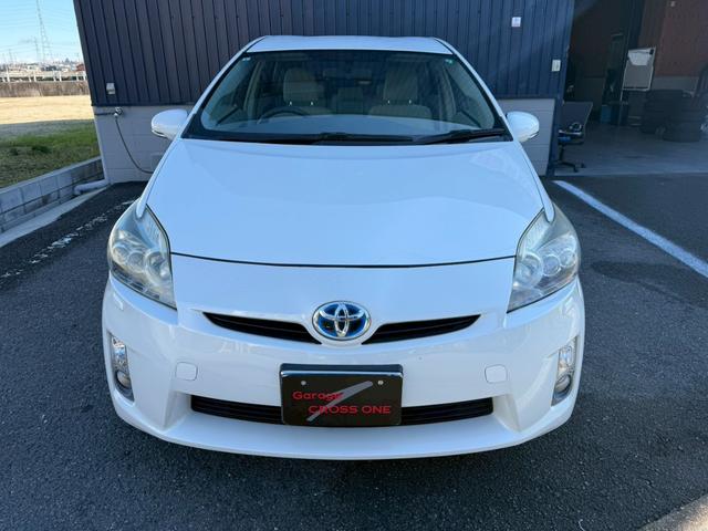 プリウス Ｓツーリングセレクション　★地デジＴＶ★バックカメラ★プッシュスタート★スマートキー★ステアリングスイッチ★オートライト★コーナーポール★ＥＴＣ★ウインカーミラー★フォグライト★純正１７インチホイール★ドアバイザー★（60枚目）