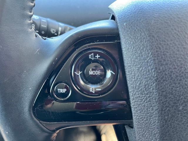 プリウス S・地デジナビ・ETC・クルーズコントロール ・地デジナビ・ETC・クルーズコントロール・プッシュスタート・ステアリングスイッチ・オートライト・プリクラッシュセーフティ・スマートキー・フロアマット・オートエアコン・LEDヘッドライト・ドアバイザー(12枚目)