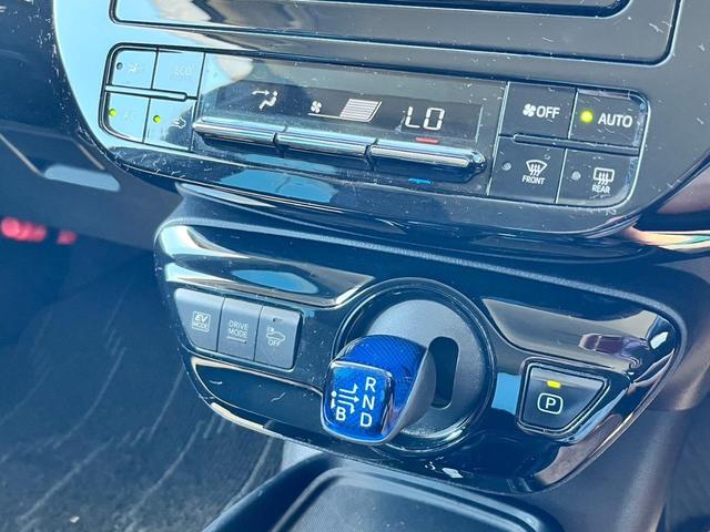 プリウス S・地デジナビ・ETC・クルーズコントロール ・地デジナビ・ETC・クルーズコントロール・プッシュスタート・ステアリングスイッチ・オートライト・プリクラッシュセーフティ・スマートキー・フロアマット・オートエアコン・LEDヘッドライト・ドアバイザー(15枚目)