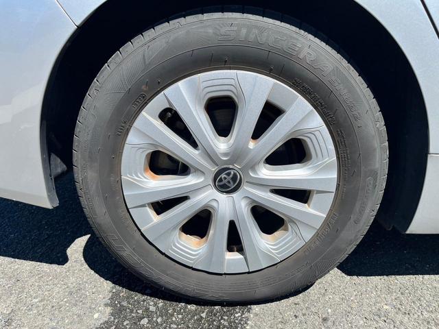 プリウス S・地デジナビ・ETC・クルーズコントロール ・地デジナビ・ETC・クルーズコントロール・プッシュスタート・ステアリングスイッチ・オートライト・プリクラッシュセーフティ・スマートキー・フロアマット・オートエアコン・LEDヘッドライト・ドアバイザー(18枚目)