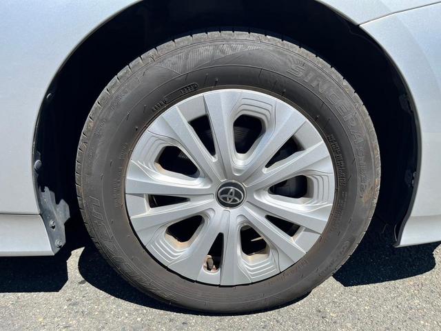 プリウス S・地デジナビ・ETC・クルーズコントロール ・地デジナビ・ETC・クルーズコントロール・プッシュスタート・ステアリングスイッチ・オートライト・プリクラッシュセーフティ・スマートキー・フロアマット・オートエアコン・LEDヘッドライト・ドアバイザー(19枚目)