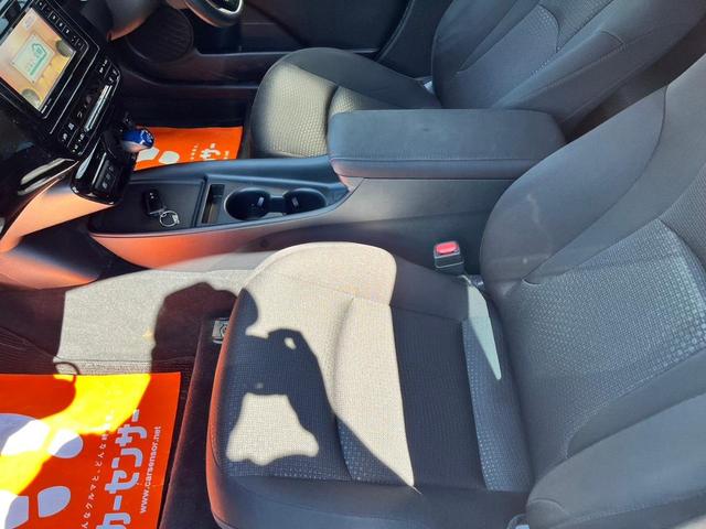 プリウス S・地デジナビ・ETC・クルーズコントロール ・地デジナビ・ETC・クルーズコントロール・プッシュスタート・ステアリングスイッチ・オートライト・プリクラッシュセーフティ・スマートキー・フロアマット・オートエアコン・LEDヘッドライト・ドアバイザー(25枚目)