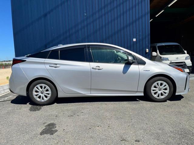 プリウス S・地デジナビ・ETC・クルーズコントロール ・地デジナビ・ETC・クルーズコントロール・プッシュスタート・ステアリングスイッチ・オートライト・プリクラッシュセーフティ・スマートキー・フロアマット・オートエアコン・LEDヘッドライト・ドアバイザー(33枚目)