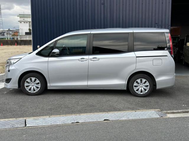 ノア Ｘ★純正ナビ★ブルートゥースオーディオ★ＥＴＣ★ＬＤＡ　★純正ナビ★ブルートゥースオーディオ★ＥＴＣ★ＬＤＡ★ＰＣＳ★ステアリングリモコン★クルーズコントロール★プッシュスタート★スマートキー★両側パワースライド★７人乗り★オートミラー★純正フロアマット（39枚目）