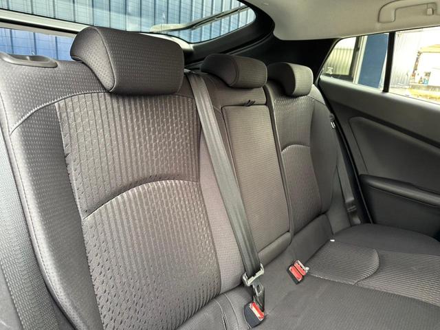 プリウス Ｓセーフティプラス・純正ナビ・ＥＴＣ・ＰＣＳ・ＬＤＡ　・純正ナビ・ブルートゥースオーディオ・ＥＴＣ・ＰＣＳ・ＬＤＡ・クルーズコントロール・クリアランスソナー・ステアリングリモコン・スマートキー・プッシュスタート・ふらつき検知機能・オートライト（35枚目）