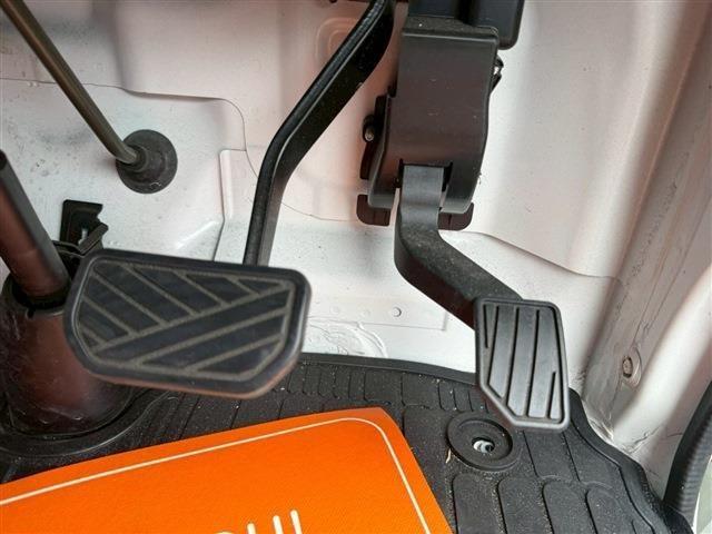 NT100クリッパートラック DX ラジオ AM FM ETC エアコン オートマチック フロアマット ドアバイザー 12インチ純正ホイール レベライザー オートライトスペアタイヤ(12枚目)