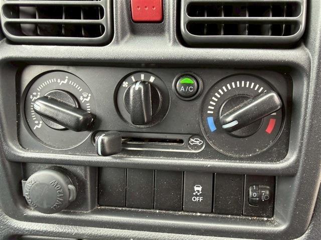 NT100クリッパートラック DX ラジオ AM FM ETC エアコン オートマチック フロアマット ドアバイザー 12インチ純正ホイール レベライザー オートライトスペアタイヤ(14枚目)