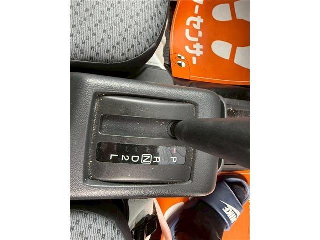 NT100クリッパートラック DX ラジオ AM FM ETC エアコン オートマチック フロアマット ドアバイザー 12インチ純正ホイール レベライザー オートライトスペアタイヤ(20枚目)