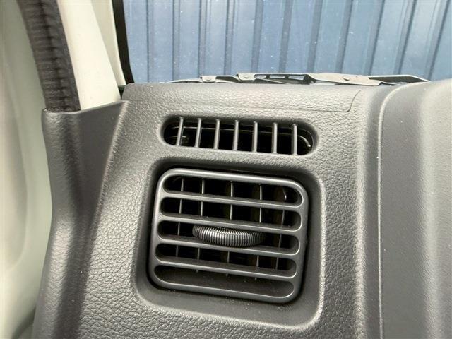 NT100クリッパートラック DX ラジオ AM FM ETC エアコン オートマチック フロアマット ドアバイザー 12インチ純正ホイール レベライザー オートライトスペアタイヤ(22枚目)