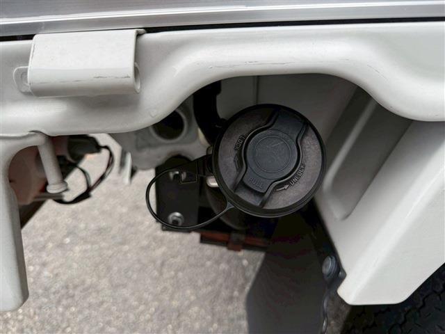 NT100クリッパートラック DX ラジオ AM FM ETC エアコン オートマチック フロアマット ドアバイザー 12インチ純正ホイール レベライザー オートライトスペアタイヤ(26枚目)