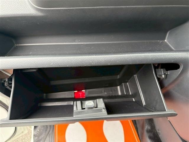 NT100クリッパートラック DX ラジオ AM FM ETC エアコン オートマチック フロアマット ドアバイザー 12インチ純正ホイール レベライザー オートライトスペアタイヤ(35枚目)