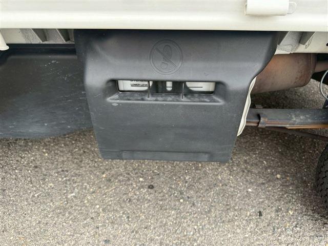 NT100クリッパートラック DX ラジオ AM FM ETC エアコン オートマチック フロアマット ドアバイザー 12インチ純正ホイール レベライザー オートライトスペアタイヤ(39枚目)