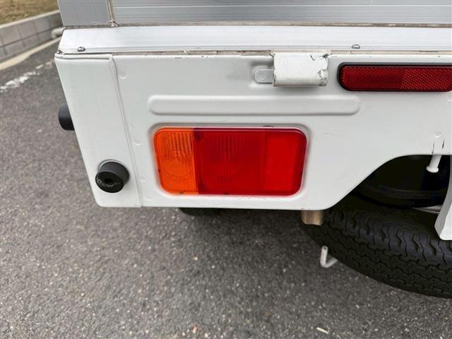 NT100クリッパートラック DX ラジオ AM FM ETC エアコン オートマチック フロアマット ドアバイザー 12インチ純正ホイール レベライザー オートライトスペアタイヤ(42枚目)