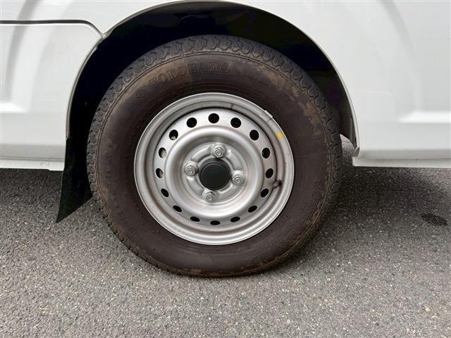 NT100クリッパートラック DX ラジオ AM FM ETC エアコン オートマチック フロアマット ドアバイザー 12インチ純正ホイール レベライザー オートライトスペアタイヤ(52枚目)